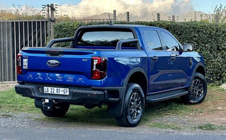Comparison: Ford Ranger XLT 2.0 Bi-Turbo vs Ford Ranger Wildtrak 3.0 V6 ...